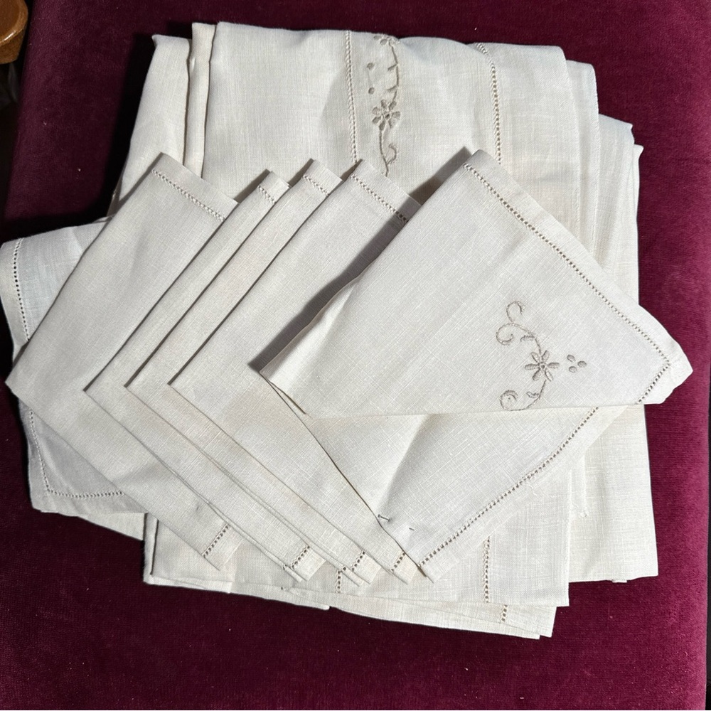 Beautiful table cloth linens with amazing embroidery